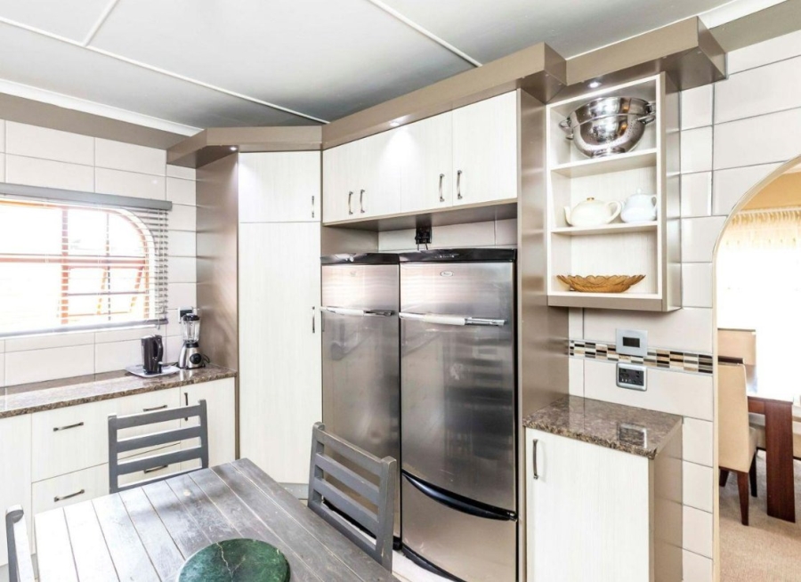 5 Bedroom Property for Sale in Baysville Eastern Cape